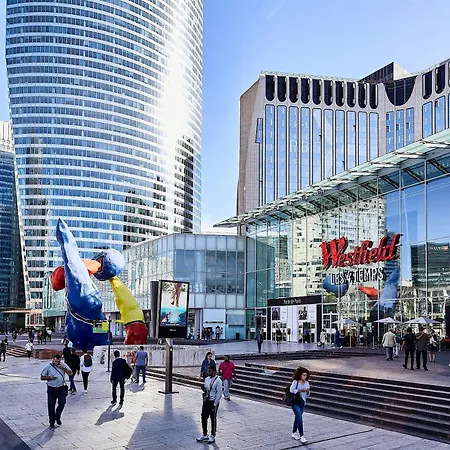 With Balcony, La Defense - Paris * Courbevoie